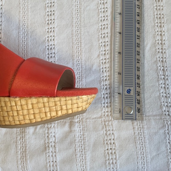 Anne Klein AK Fortuna Leather Wedge Sandals. Size 8. Excellent Used Condition. - Picture 9 of 9